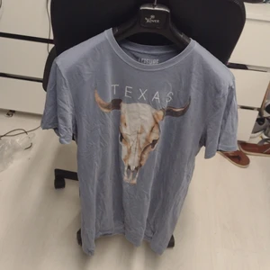 t-shirt Size: L - t-shirt Size: L. Barely used good condition! Soft stretchy fabric. 