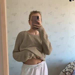 Stickad tröja - Så cool stickad tröja från pull and bear. Beige och lite croppad