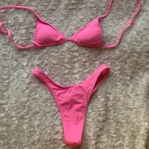 Bikini - Bikini, perfekt inför sommaren. Aldrig använd pga för liten. Storlek S men passar Xs, buda från 50kr💖💓💞
