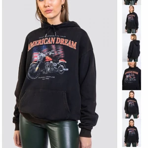 Hoodie - Hej jag söker denna hoodie kontakta om du har den och om du kan sälja den för typ 100kr