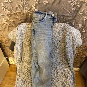 Ljusblåa jeans - Ljusblå jeans från bikbok strl xs