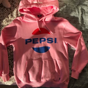 Sweet sktbs hoodie - Hoodie från märket sweet sktbs. Storlek M. 