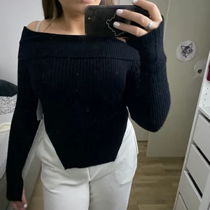 Gina tröja (stickad) - En skön stickad Gina tröja som jag aldrig använt pågrund av fel storlek, köpte den för ett tag sen o den finns inte att hitta längre (nypris 299kr) nu säljer jag den för 170kr