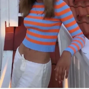 Zara tröja - Säljer denna slutsålda tröja från Zara!! Storlek S, köparen står för frakt!!🤍🤍