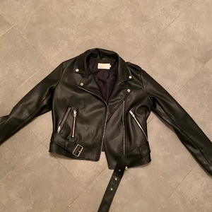 Skinnjacka från nelly - Skinnjacka från Nelly i stl 40 i fint skick