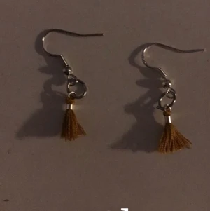 Örhängen  - Hej! Detta är ett par örhängen kostar 10kr✨