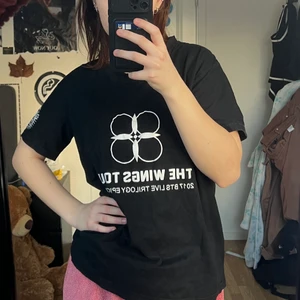 Tshirt bts - Bts wings tour tröja köpt på eBay 