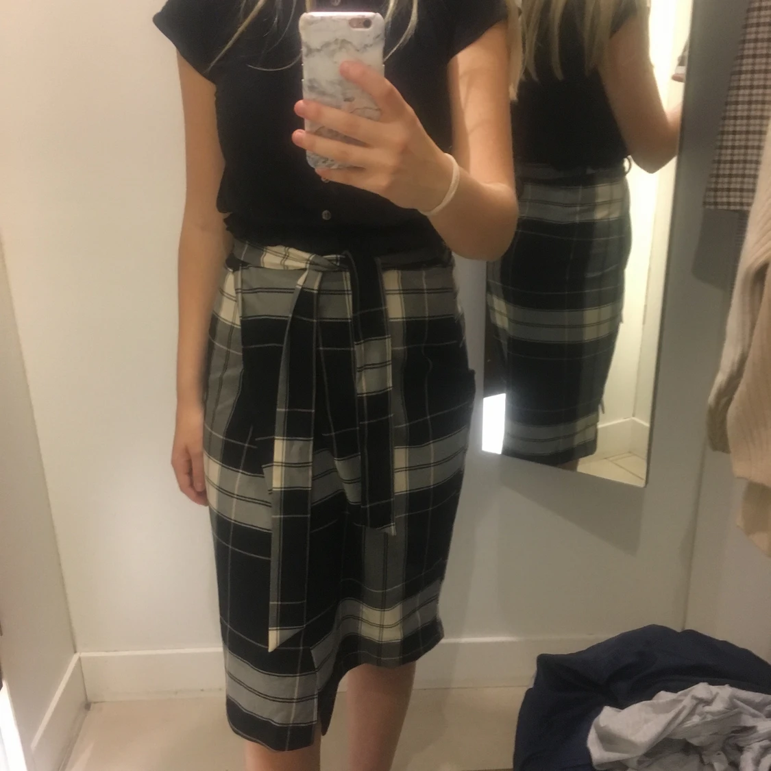 Skotskrutig midikjol