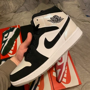 Jordan 1 mid Diamond shorts - Jordan 1 mid Diamond shorts, Size 42,5, helt nya, pris 2200kr fraktat