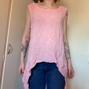 Linne - Tunt linne som går att knyta på sidorna. Osäker på storlek men gissar på M/L, fint skick 