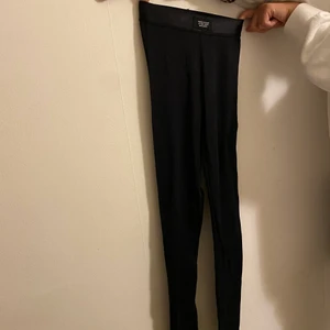 Tights  - Ett par tights från ginatricot i storlek xxs, väldigt tajta och snygga på! Använda Max 2 gånger