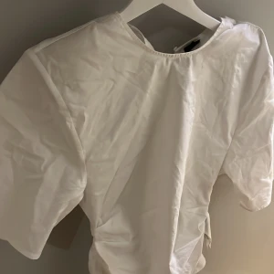 Fin topp med axelvadd strl xs  - Nyskick 