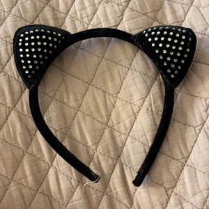 Säljer kattdiadem för 2kr - Säljer detta kattdiadem! Kan mötas upp.