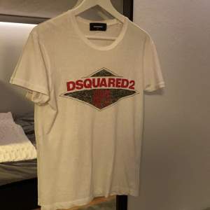 Vit t-shirt från dsquared