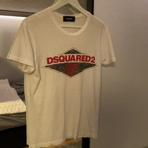 Dsquared2 t-shirt  - Vit t-shirt från dsquared