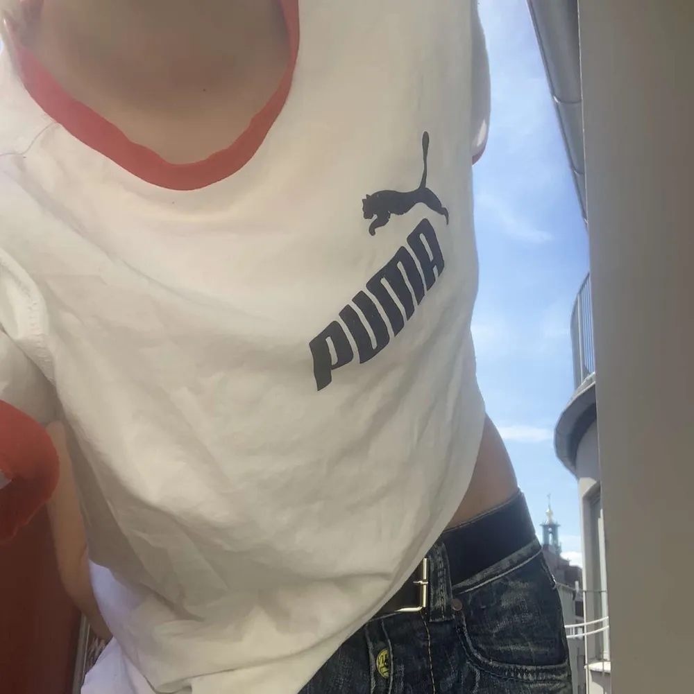 En jätte snygg vintage puma t-shirt för ett bra pris! Bra material och perfekt till bara ett par jeans Txm. S- m men skull säga att det passar alla storlekar beroende på hur man vill ha de.. T-shirts.