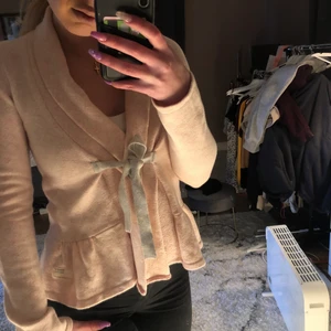 Odd Molly kofta  - Supersöt odd Molly kofta i fin ljusrosa färg 💗 Fint skick och sparsamt använd. Storlek 0, Passar mig i XS/S💗