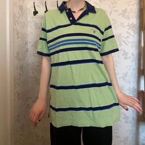 Gant tröja - Väldigt stor och lång tröja från Gant som man lätt kan croppa om man vill. Köpt på Humana men har nästan aldrig använt den🐢