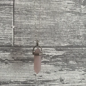 Kristall halsband   - Kristall halsband fått från en kompis har ej använt den. Pris kan diskuteras ❤️oseriösa köpare får ej skriva då de är jätte onödigt