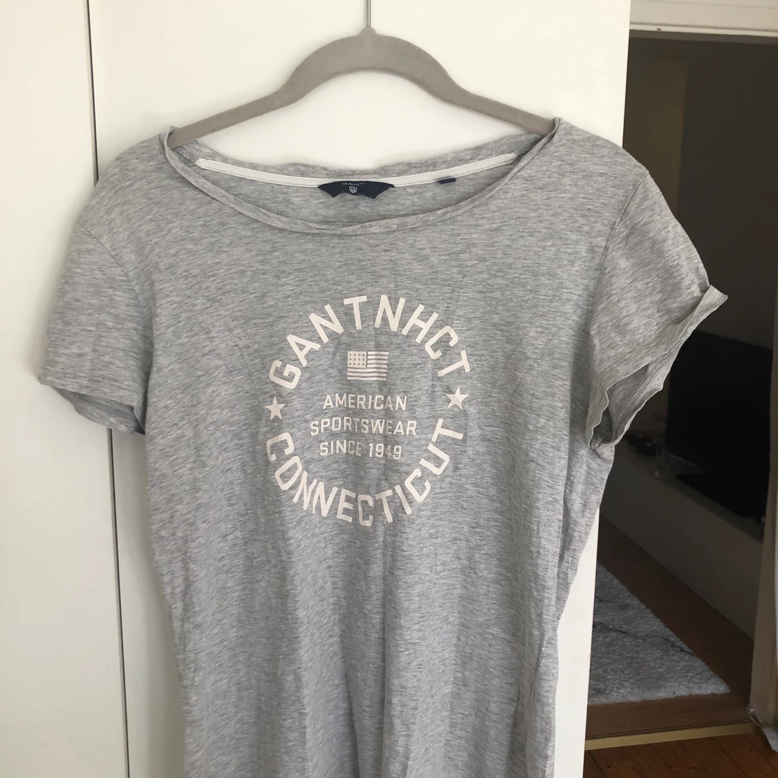 Grå Gant T-shirt i storlek S - 90