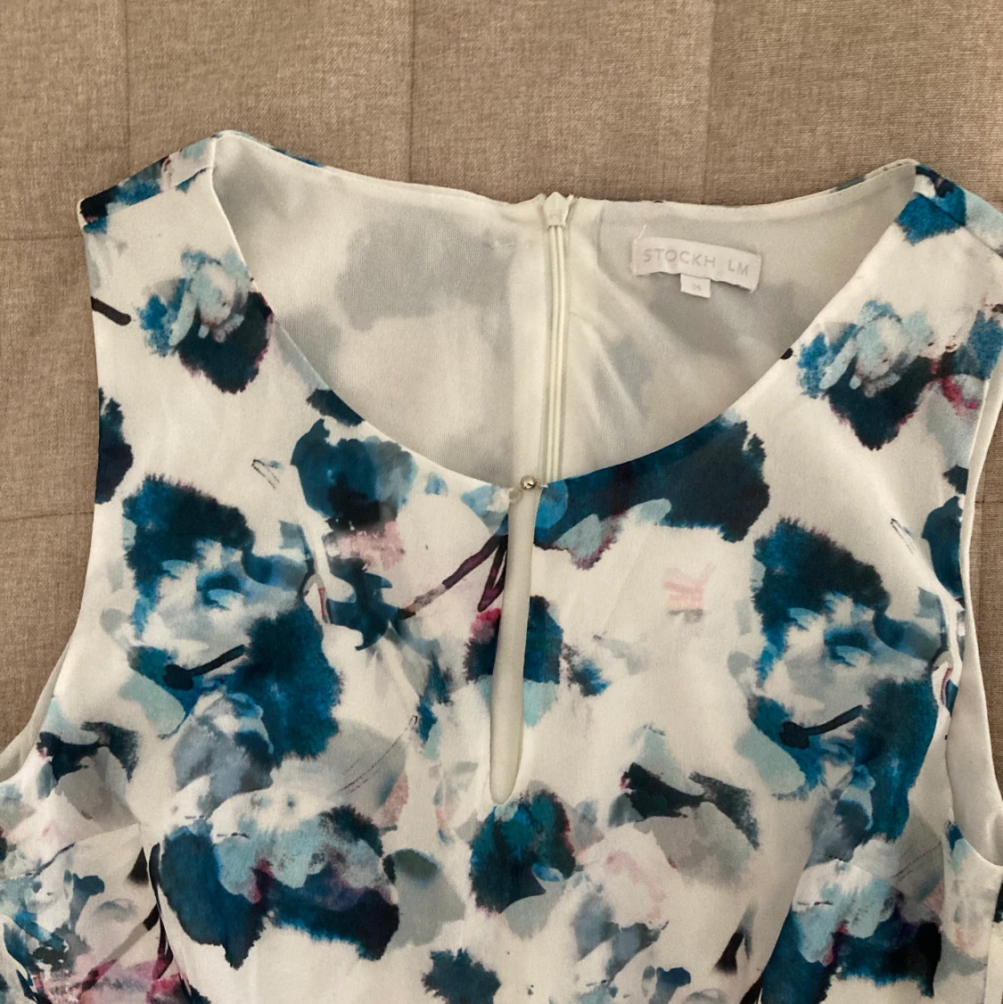 Fin klassisk klänning - 91