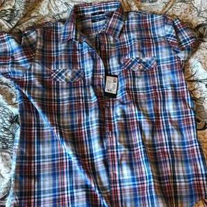 Helt ny skjorta - Helt ny med tagg kvar. Storlek XL. Nu pris 399 kr 