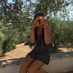 Blommig klänning - Blommig sommarklänning i tunt material