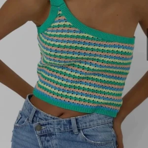 Söt topp - Säljer min populära topp från Stradivarius. Buda 