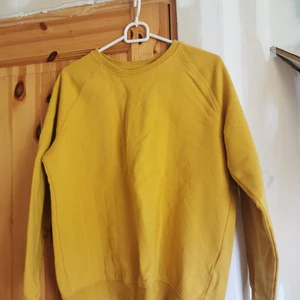 Collage tröja - Gul/senapsgul collage tröja från lager 157