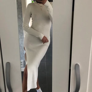 Långklänning - Jätte fin långklänning från Missguided som endast är använd en gång! Väldigt skönt och mjukt material❣️köparen står för frakten☀️! 