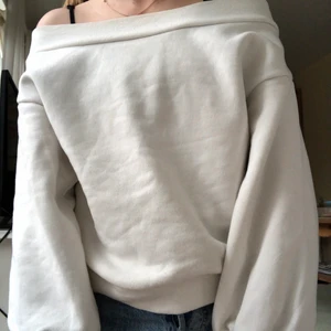 Off Shoulder tröja  - Vit off shoulder tröja 