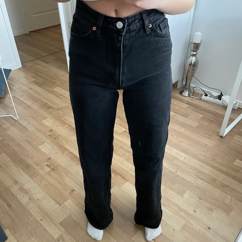  yoko jeans ifrån Monki i storlek 24. använt max 5ggr. Vid yttligare bilder och frågor, tveka inte med att fråga. Ordinarie pris 400kr. Köparen står för fraktkostnaden.. Jeans & Byxor.