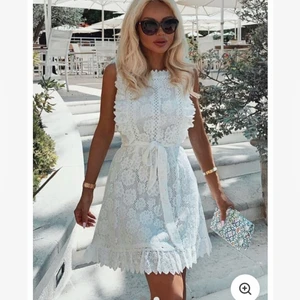 Studentklänning - Säljer en populär studentklänning som är slutsåld i S! Klänningen är aldrig använd. Hör av dig vid intresse, kram! 