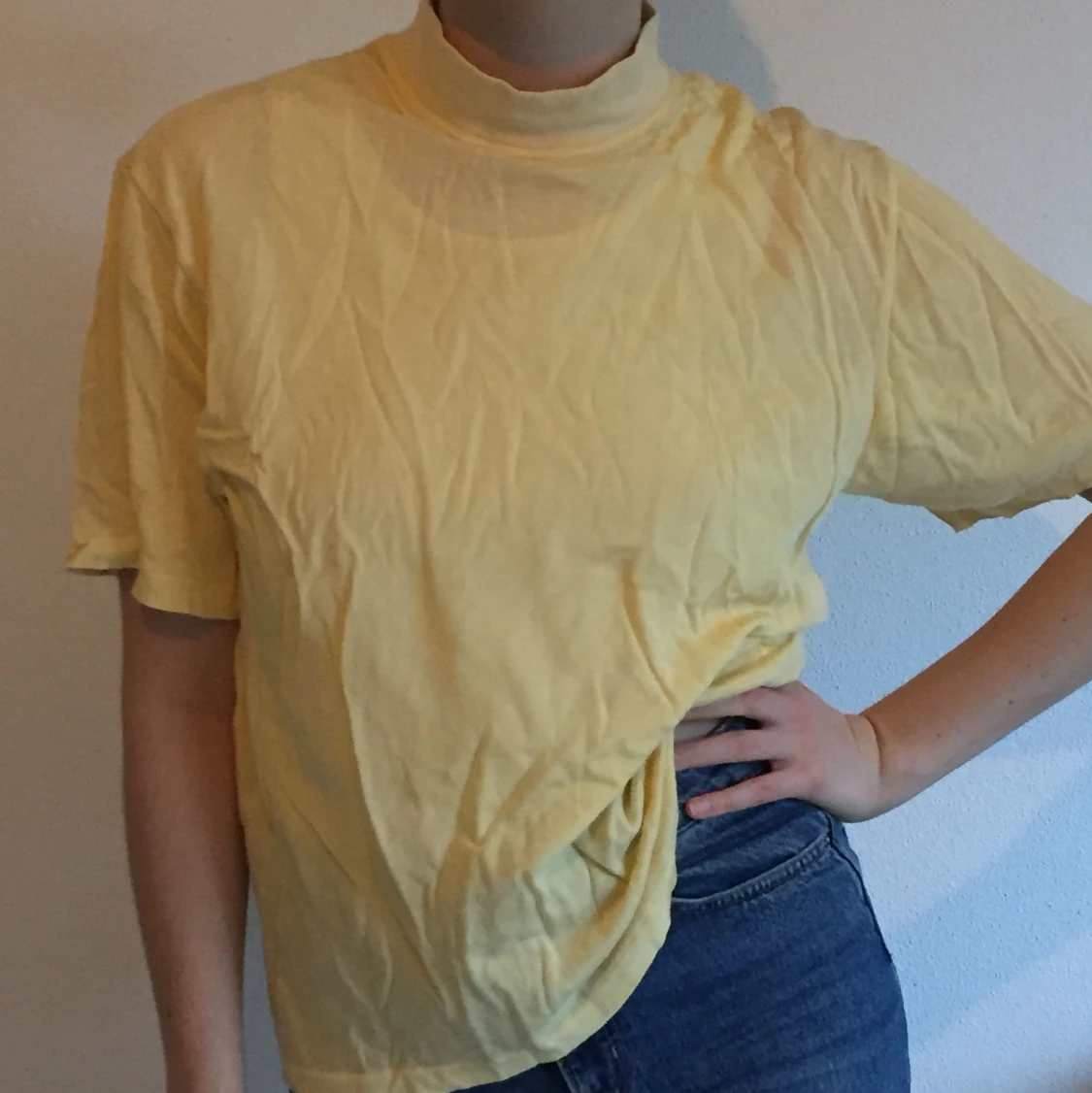 Gul polotröja i kortarm - 90