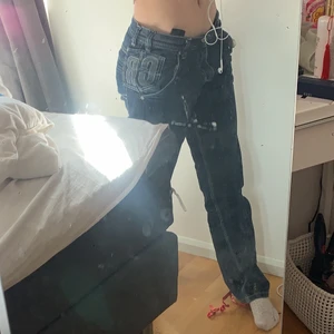 crocker denim jeans - size 170 men jag är 160 och kan ha dem. Köpter på emmaus för 180kr:) skriv för fler bilder