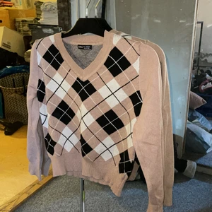 Stickad tröja  - Stickad tröja från SHEIN, aldrig använd🥰 köparen står för frakten✨