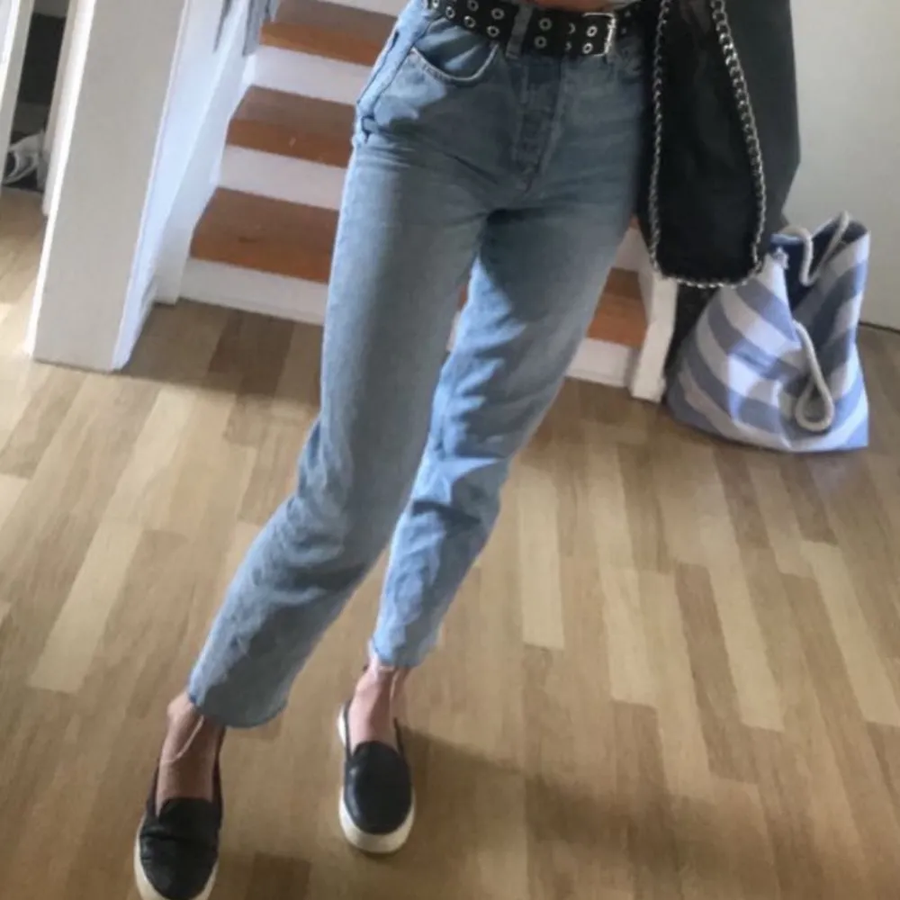 Ljusa jeans behöver alla, säljer pga har för många ljusa jeans!❤️ jag är 164cm. Jeans & Byxor.