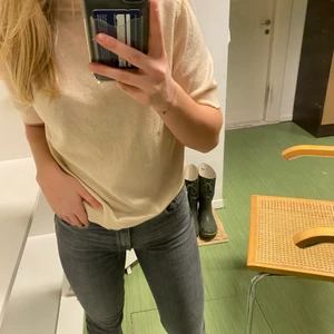 Zara jeans - Säljer dessa eftertraktade zara jeans med slits💕