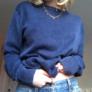 Sweatshirt  - Asssnygg sweatshirt som jag köpt ifrån second hand! Så himla skön och älskar färgen!💙