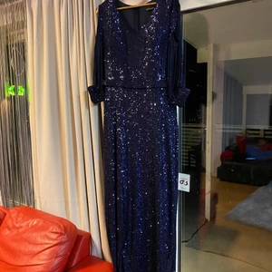 Klänning  - Säljer denna fina klänningen som tyvärr inte används