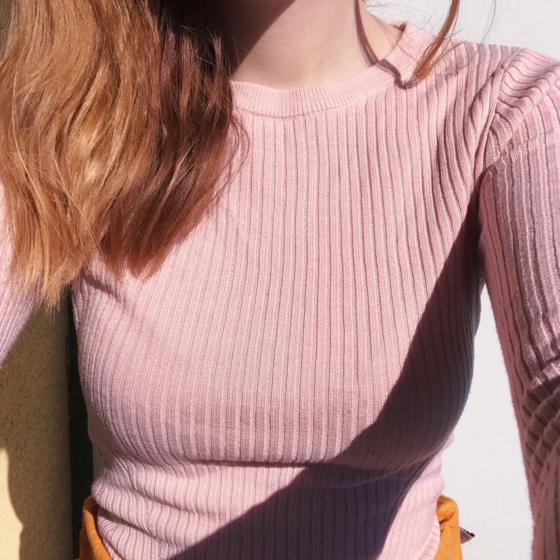Ljusrosa ribbad stickad tröja - 90