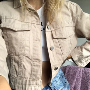 jeansjacka - beige jeansjacka från ginatricot som tyvärr inte kommer till användning😪✨!!