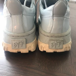 Eytys skor  - Ljusblåa eytys sneakers, sl 37. Spart använda! Pris kan diskuteras vid snabb affär! 