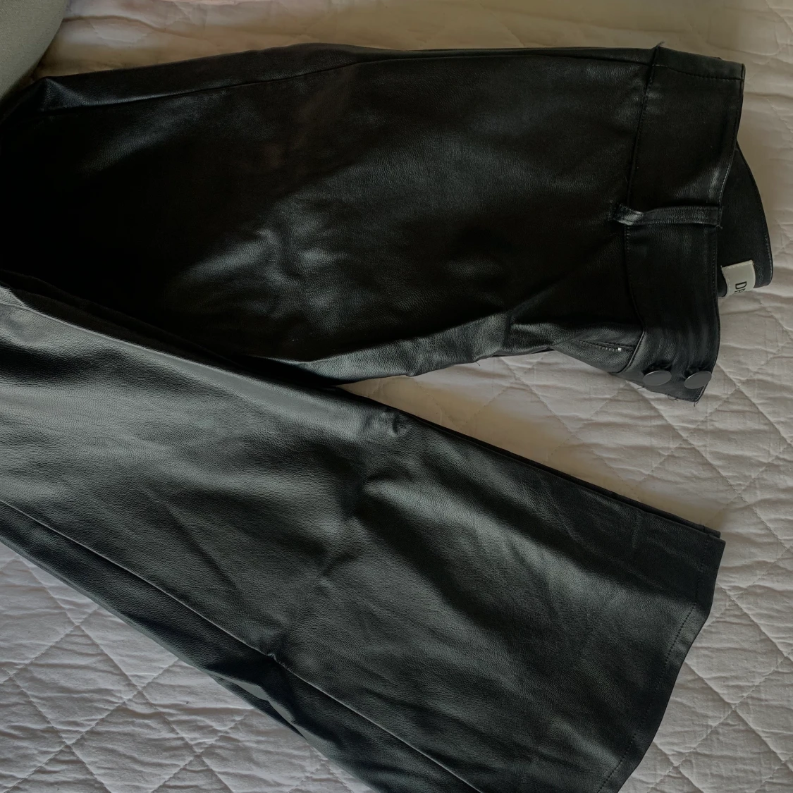 Bootcut fake läder byxor  - 90