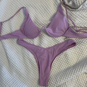 Lila bikini - bikini köptes på plick med passa ej mig ,köparen står för frakt 💕