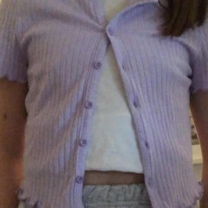 Topp - Jätte fin lilla topp från shein. Köperen står för frakten. Bra skick, passar inte mig längre💖