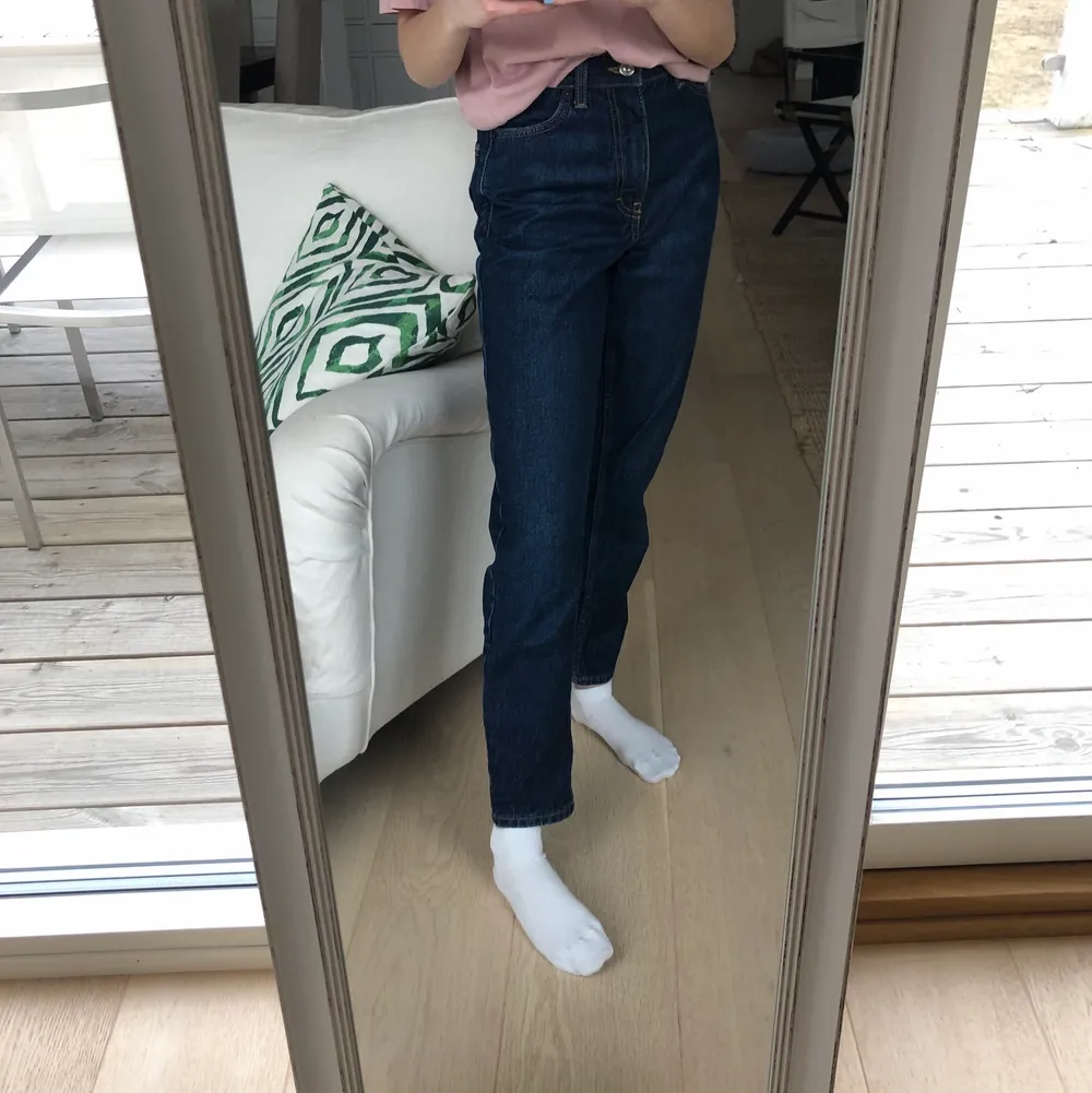 Blå mom jeans från topshop i storlek 24, knappt använda. Jeans & Byxor.
