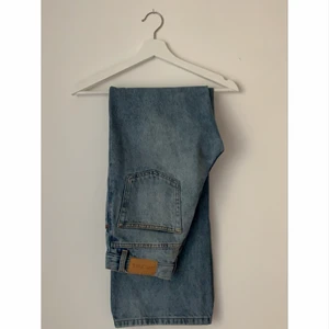 Monki Jeans - Säljer nu mina jeans från monki model yoko strl 27