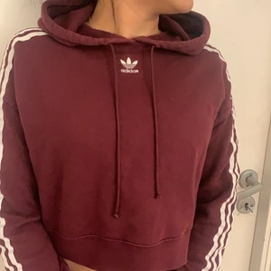 Adidas hoodie  - Superfin hoodie som jag fick i födelsedagspresent något år sedan, använd några gånger. 