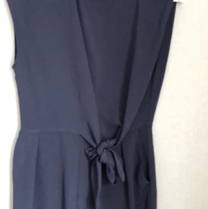 Byxdress Zara! - Mörkblå byxdress från Zara i härligt svalt tyg. Storlek XS.